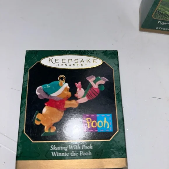 2 Hallmark Pooh Collection Piglet Tigger Miniature 1999-2000 Skating With Pooh - Picture 2 of 7